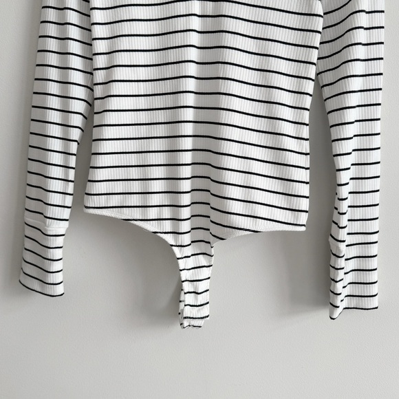 ANTHROPOLOGIE • Pilcro Scoop-V Bodysuit in Ivory/Black - Picture 6 of 15